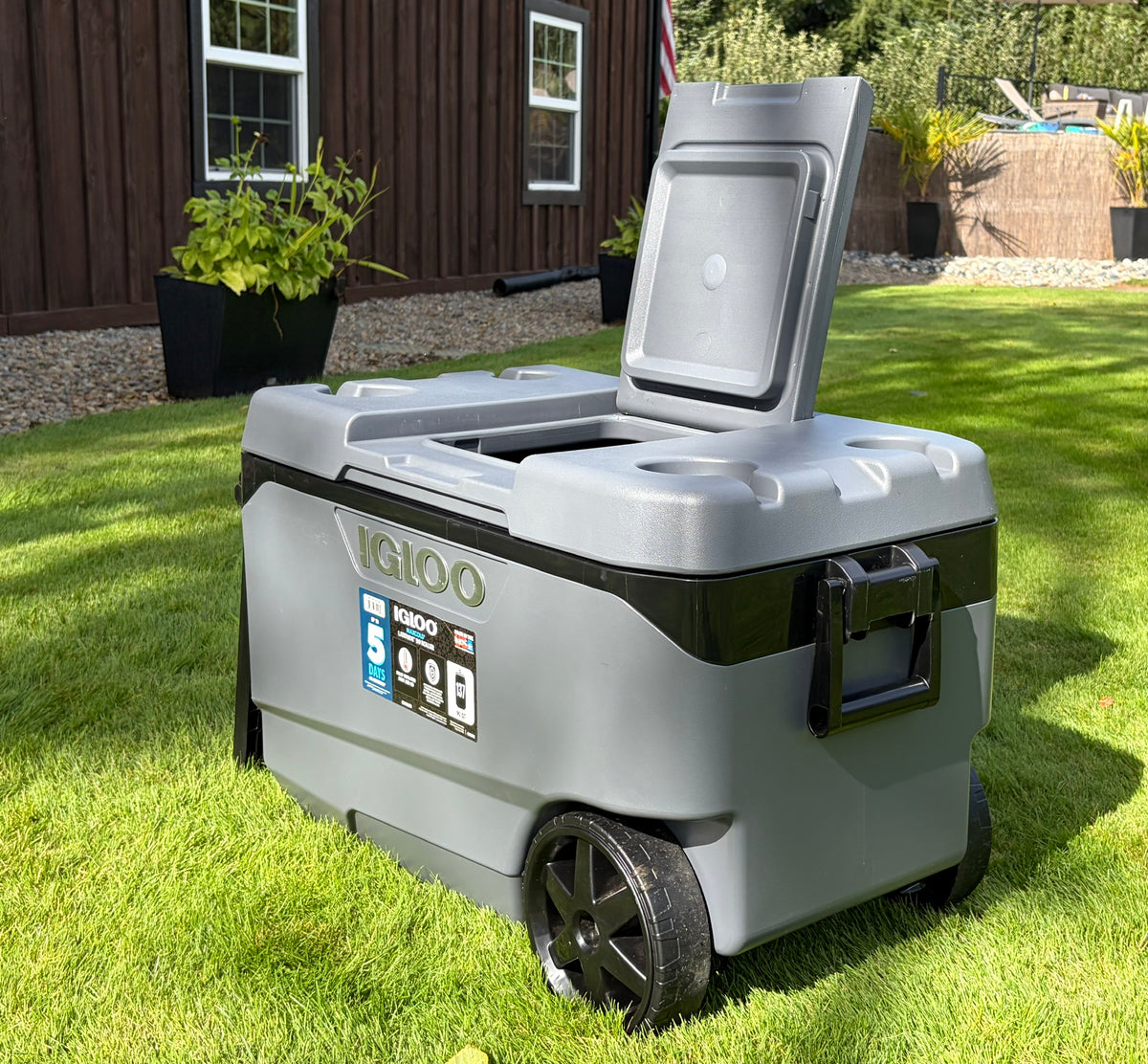 Igloo MaxCold 90-Quart Wheeled Cooler