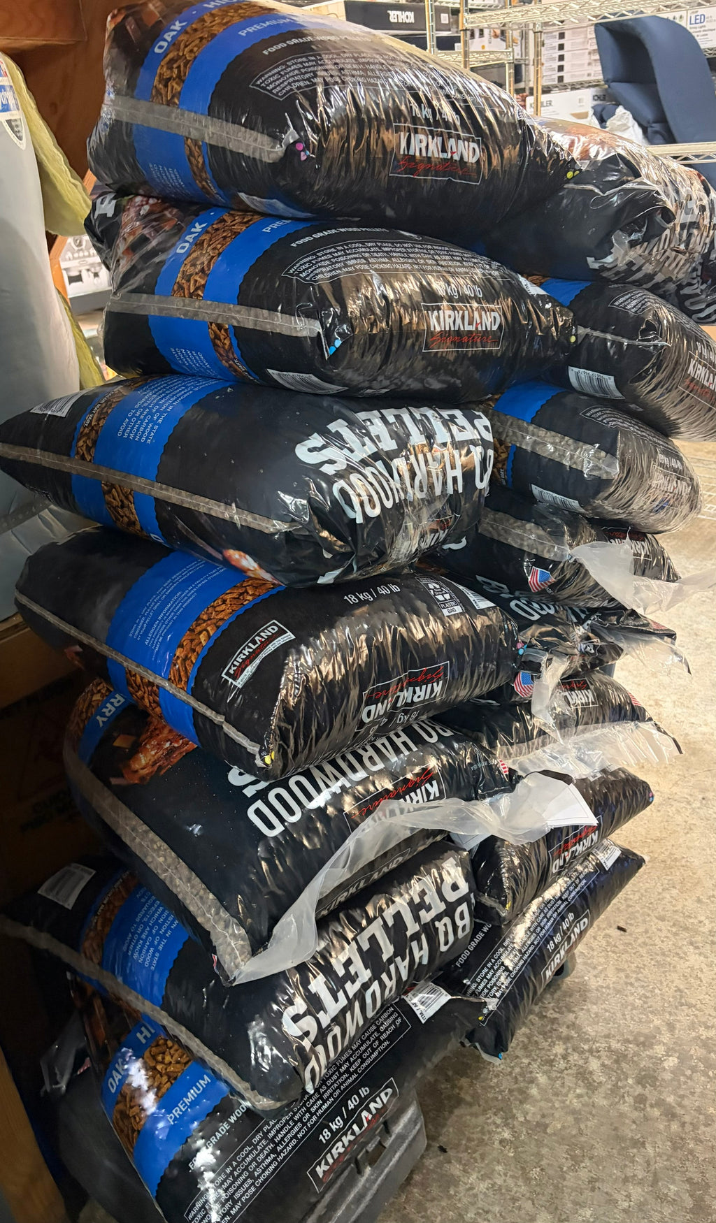 Kirkland Signature Premium Blend BBQ Hardwood Pellets, 40 lb